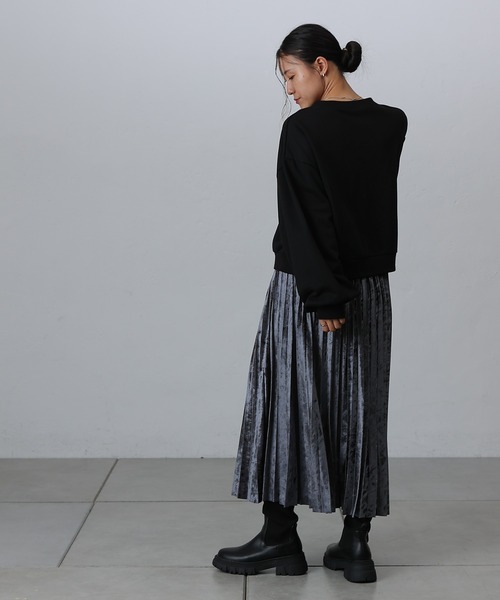 COLONY 2139(コロニートゥーワンスリーナイン)の「クラッシュベロアプリーツスカート(スカート・レディース・チャコールグレー/シルバー/ブラック・FREE)」の17枚目の写真