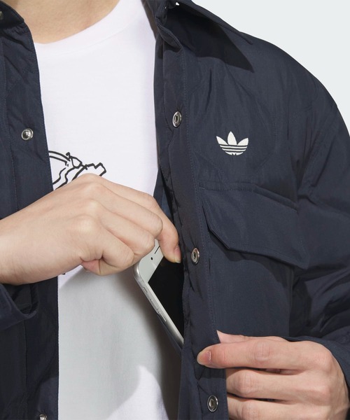 adidas(アディダス)の「LIGHTWEIGHT DOW / アディダスオリジナルス adidas Originals(ダウンジャケット/コート・メンズ・ブルー/ブラウン・LARGE/3XL/XX-LARGE/X-SMALL/X-LARGE/SMALL/MEDIUM)」の4枚目の写真