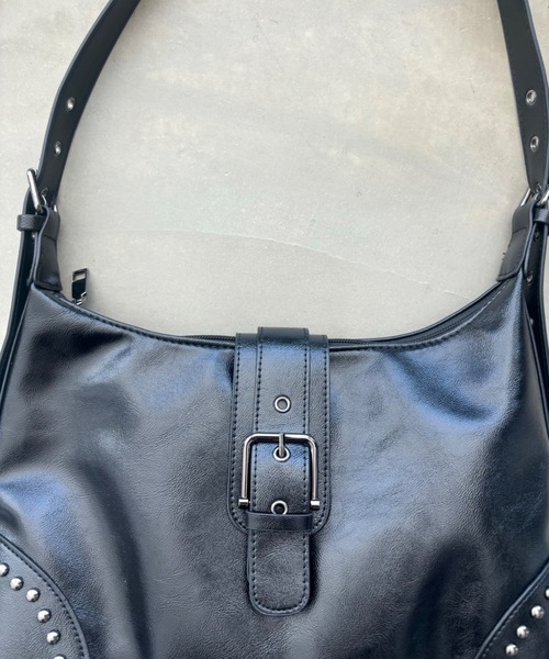 SHAGGIE（シャギー）の「【レビュー評価★5】スタッズ付き2WAYバッグ（ショルダーバッグ・レディース・ホワイト/ブラック/レッド/ブラウン・FREE）」の9枚目の写真