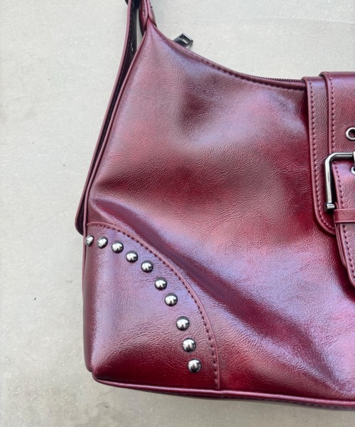 SHAGGIE（シャギー）の「【レビュー評価★5】スタッズ付き2WAYバッグ（ショルダーバッグ・レディース・ホワイト/ブラック/レッド/ブラウン・FREE）」の19枚目の写真