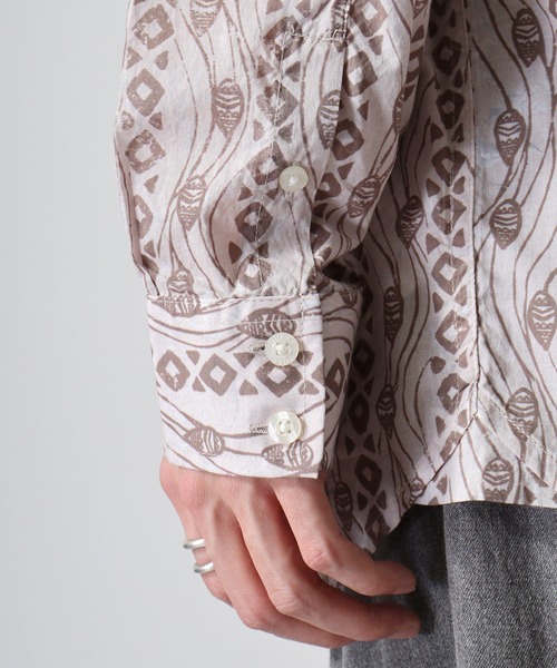 Guess(ゲス)の「GUESS LS COLLINS AOP SHIRT シャツ(シャツ/ブラウス・メンズ・ベージュ・M/L/S)」の13枚目の写真