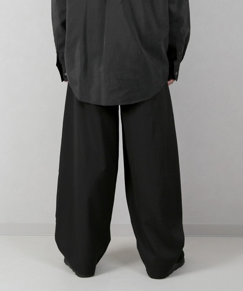 CERCA(チェルカ)の「LEMS/ワイドカーブパンツ(RS/)(スラックス・メンズ・グレー/ブラック・LARGE/MEDIUM/X-LARGE)」の18枚目の写真