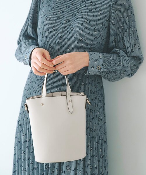 grove（グローブ）の「アシメハンドルバケツ2WAYトート【入卒対応可】（ショルダーバッグ・レディース・グレー/アイボリー/ブラック/マスタード・00）」の2枚目の写真