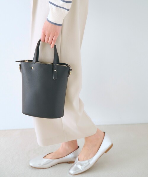 grove（グローブ）の「アシメハンドルバケツ2WAYトート【入卒対応可】（ショルダーバッグ・レディース・グレー/アイボリー/ブラック/マスタード・00）」の3枚目の写真