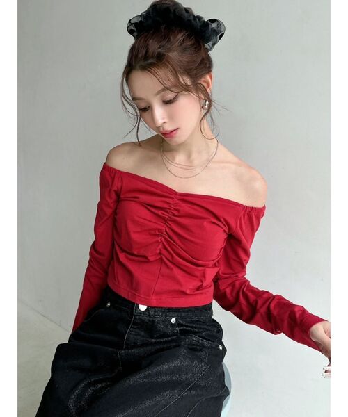 RESEXXY(リゼクシー)の「デコルテギャザーカットトップス(Tシャツ/カットソー・レディース・ホワイト/レッド/ブラック・FREE)」の4枚目の写真