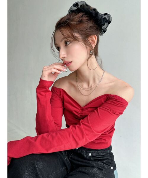 RESEXXY(リゼクシー)の「デコルテギャザーカットトップス(Tシャツ/カットソー・レディース・ホワイト/レッド/ブラック・FREE)」の6枚目の写真