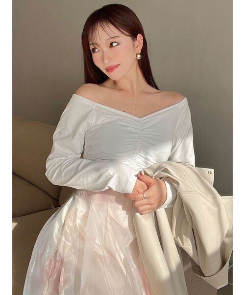 RESEXXY(リゼクシー)の「デコルテギャザーカットトップス(Tシャツ/カットソー・レディース・ホワイト/レッド/ブラック・FREE)」の13枚目の写真