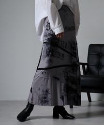 BLACK JACKALL CROWN（ブラックジャッカルクラウン）の「BLACK JACKALL CROWN レーヨン天竺 ロゴプリント×ファスナーモチーフ ロング スカート（スカート）」