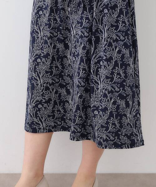 LAURA ASHLEY(ローラアシュレイ)の「【ジャージ素材/洗える/同柄アイテムあり】ナンテール柄 ワンピース(ワンピース・レディース・ネイビー系/ベージュ系・40/38)」の17枚目の写真