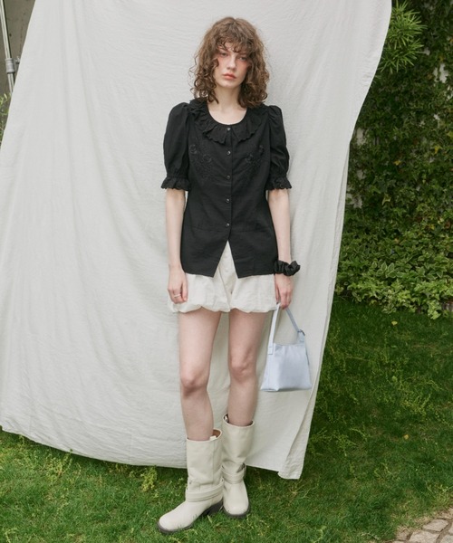 トップス acka. embroidery frill blouse トップス acka embroidery frill blouse acka embroidery frill