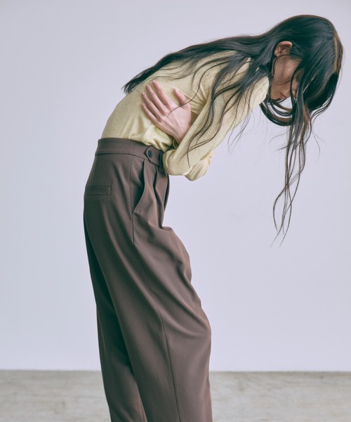 EN NEUME（エンノイム）の「Faux Layer Sheer Ribbed Top（Tシャツ/カットソー・レディース・ブラック/杢グレー/イエロー/ホワイト・FREE）」の11枚目の写真