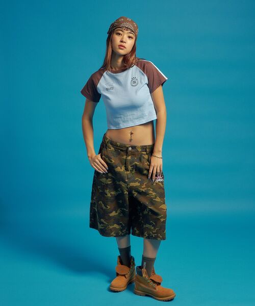SEQUENZ(シークエンズ)の「【SEQUENZ(シークエンズ)】SQNZ GRAPHIC BABE TEE / Tシャツ 半袖 クルーネック ショート丈 短丈(Tシャツ/カットソー・レディース・ネイビー/ブラウン/サーモンピンク/ホワイト/ブラック系その他/ブラック・FREE)」の15枚目の写真