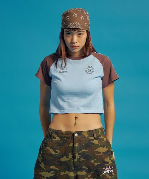 SEQUENZ(シークエンズ)の「【SEQUENZ(シークエンズ)】SQNZ GRAPHIC BABE TEE / Tシャツ 半袖 クルーネック ショート丈 短丈(Tシャツ/カットソー・レディース・ネイビー/ブラウン/サーモンピンク/ホワイト/ブラック系その他/ブラック・FREE)」の17枚目の写真