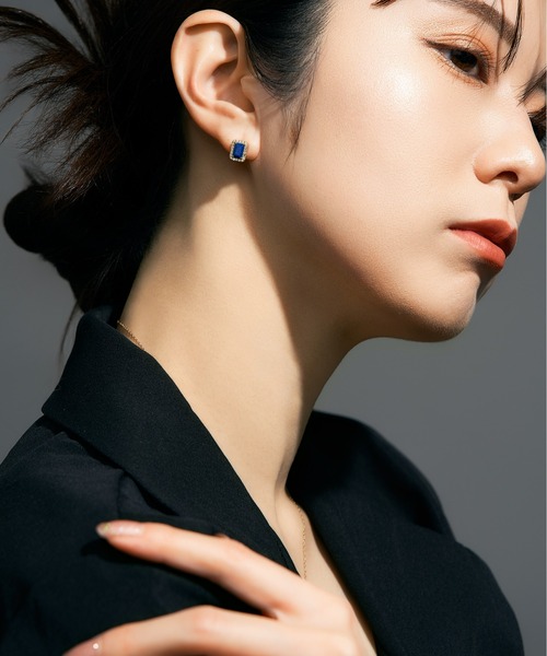 Jewel closet by L&Co.(ジュエルクローゼットバイエルアンドコー)の「K18 ダイヤモンド ヘイロー/取り巻き カラーストーン ピアス 4x6(ピアス(両耳用)・レディース・ネイビー/クリアブラウン/ワインレッド/モスグリーン/ダークブルー/ロイヤルブルー・FREE)」の16枚目の写真