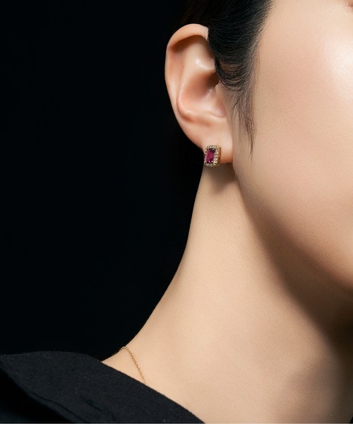 Jewel closet by L&Co.(ジュエルクローゼットバイエルアンドコー)の「K18 ダイヤモンド ヘイロー/取り巻き カラーストーン ピアス 4x6(ピアス(両耳用)・レディース・ネイビー/クリアブラウン/ワインレッド/モスグリーン/ダークブルー/ロイヤルブルー・FREE)」の10枚目の写真