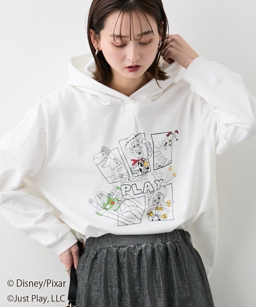 Disney（ディズニー）の「【販売終了】【Disney】いろいろキャラクターフード付トレーナー(親子おそろいコーデ可）（スウェット・レディース・オフホワイト/テラコッタ/ブラック・5L～6L/L～LL/3L～4L）」の2枚目の写真