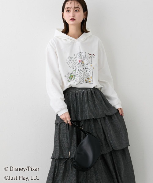 Disney（ディズニー）の「【販売終了】【Disney】いろいろキャラクターフード付トレーナー(親子おそろいコーデ可）（スウェット・レディース・オフホワイト/テラコッタ/ブラック・5L～6L/L～LL/3L～4L）」の6枚目の写真