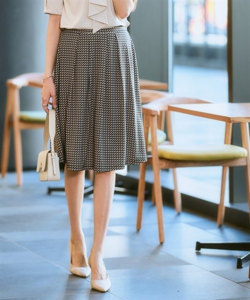 7days Life Styling（セブンデイズライフスタイリング）の「カットソー素材フレアスカート（裏地付）<大きいサイズ有>（スカート・レディース・ブラック/ブラック系2/ベージュ系1/ブラック系1・S/M/L/LL/3L）」の4枚目の写真