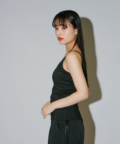 terrace(テラス)の「カップ付きスムースインナーキャミソール (カップ取り外し可能)(キャミソール・レディース・ブラック/チャコールグレー/オフホワイト・MEDIUM)」の10枚目の写真
