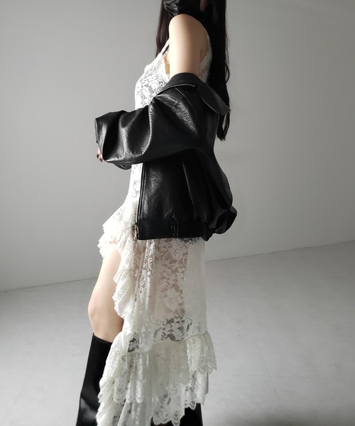 me+em select(ミームセレクト)の「※【 2color 】アシンメトリーフリルレイヤードレースキャミワンピース / asymmetry frill layered lace cami onepiece(ワンピース・レディース・ブラック/アイボリー・FREE)」の21枚目の写真