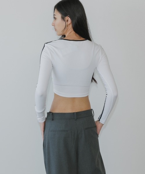 adidas(アディダス)の「adidas/アディダス 3S LS CROP スリーストライプス 長袖クロップTシャツ(Tシャツ/カットソー・レディース・ホワイト/ブラック・L/M/S/XS/XL)」の18枚目の写真
