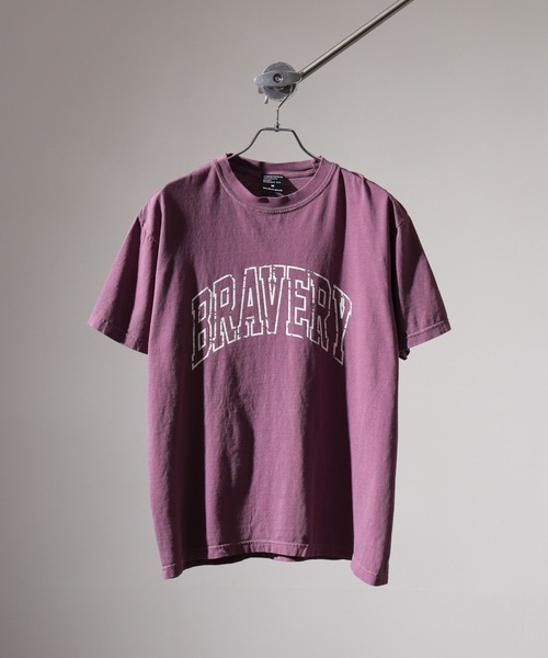 MODISH GAZE(モディシュガゼ)の「MODISH GAZE ピグメントアーチロゴTシャツ(BRAVERY)(Tシャツ/カットソー・メンズ・スミクロ/アイボリー/バーガンディー・M/L)」の3枚目の写真