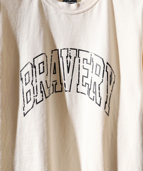 MODISH GAZE(モディシュガゼ)の「MODISH GAZE ピグメントアーチロゴTシャツ(BRAVERY)(Tシャツ/カットソー・メンズ・スミクロ/アイボリー/バーガンディー・M/L)」の6枚目の写真