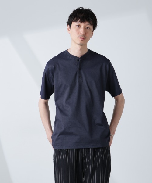 NANO universe（ナノユニバース）の「ソラーロライトストレッチヘンリーネックTシャツ（セットアップ可）（Tシャツ/カットソー・メンズ・ネイビー/カーキ・M/L）」の2枚目の写真