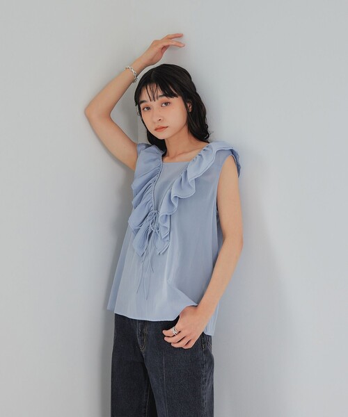 EMMEL REFINES（エメルリファインズ）の「＜EMMEL REFINES＞EM Vフリル リボンノースリーブ ブラウス（シャツ/ブラウス・レディース・ブラック/ライトブルー・FREE）」の5枚目の写真