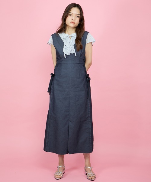 QUEENS COURT(クイーンズコート)の「デニムライクリボンワンピース≪手洗い可能≫(ワンピース・レディース・ネイビー/ライトグレー・M)」の5枚目の写真