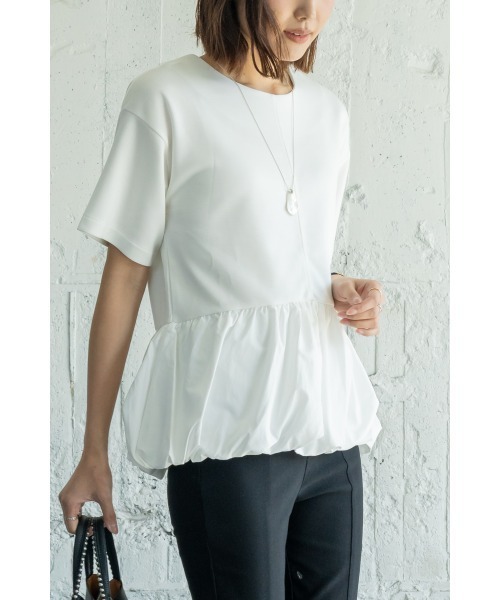 M.deux(エムドゥ)の「〈バルーンペプラムプルオーバー〉(シャツ/ブラウス・レディース・ブラック/オフホワイト・MEDIUM)」の2枚目の写真