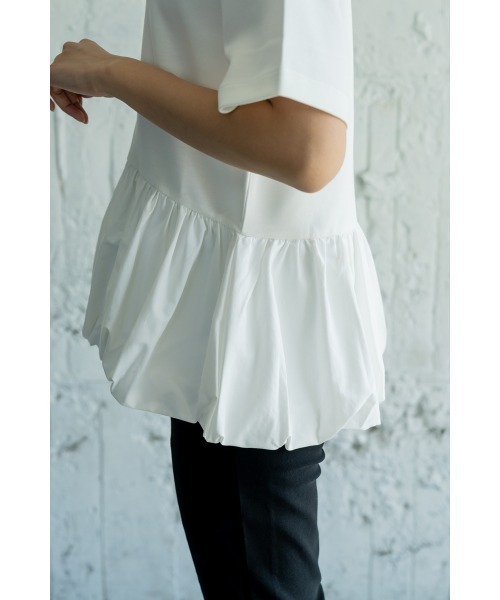 M.deux(エムドゥ)の「〈バルーンペプラムプルオーバー〉(シャツ/ブラウス・レディース・ブラック/オフホワイト・MEDIUM)」の12枚目の写真