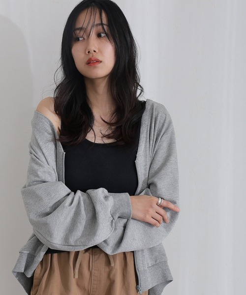 ElegChic(エレグシック)の「ミニ裏毛V空きジップアップブルゾン(ブルゾン・レディース・ライトベージュ/ブラック/ライトグレー/グレー・4L/XL/M)」の4枚目の写真