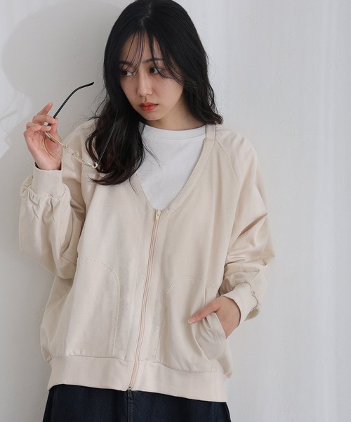 ElegChic(エレグシック)の「ミニ裏毛V空きジップアップブルゾン(ブルゾン・レディース・ライトベージュ/ブラック/ライトグレー/グレー・4L/XL/M)」の1枚目の写真