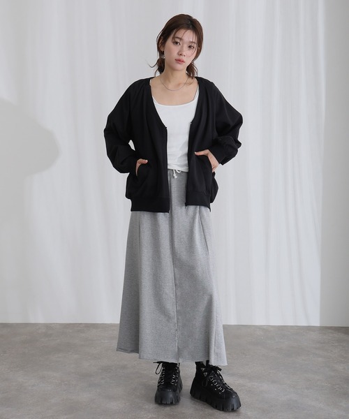ElegChic(エレグシック)の「ミニ裏毛V空きジップアップブルゾン(ブルゾン・レディース・ライトベージュ/ブラック/ライトグレー/グレー・4L/XL/M)」の2枚目の写真