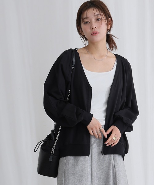 ElegChic(エレグシック)の「ミニ裏毛V空きジップアップブルゾン(ブルゾン・レディース・ライトベージュ/ブラック/ライトグレー/グレー・4L/XL/M)」の11枚目の写真