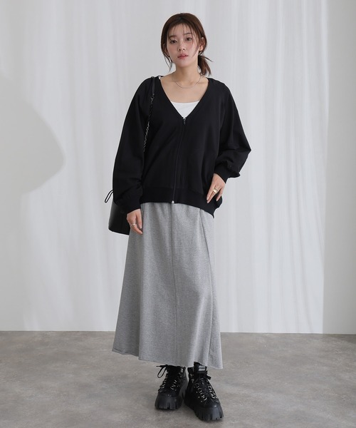 ElegChic(エレグシック)の「ミニ裏毛V空きジップアップブルゾン(ブルゾン・レディース・ライトベージュ/ブラック/ライトグレー/グレー・4L/XL/M)」の12枚目の写真