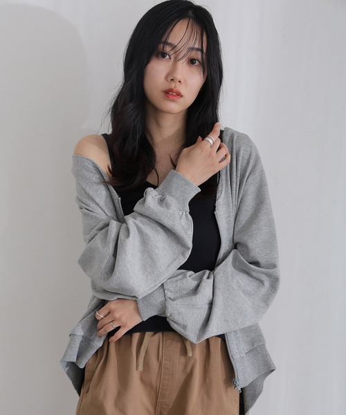 ElegChic(エレグシック)の「ミニ裏毛V空きジップアップブルゾン(ブルゾン・レディース・ライトベージュ/ブラック/ライトグレー/グレー・4L/XL/M)」の13枚目の写真