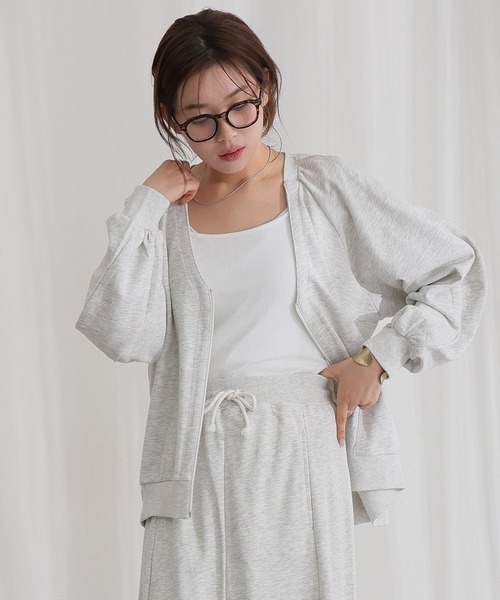 ElegChic(エレグシック)の「ミニ裏毛V空きジップアップブルゾン(ブルゾン・レディース・ライトベージュ/ブラック/ライトグレー/グレー・4L/XL/M)」の17枚目の写真