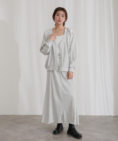 ElegChic(エレグシック)の「ミニ裏毛V空きジップアップブルゾン(ブルゾン・レディース・ライトベージュ/ブラック/ライトグレー/グレー・4L/XL/M)」の18枚目の写真