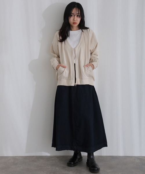 ElegChic(エレグシック)の「ミニ裏毛V空きジップアップブルゾン(ブルゾン・レディース・ライトベージュ/ブラック/ライトグレー/グレー・4L/XL/M)」の21枚目の写真