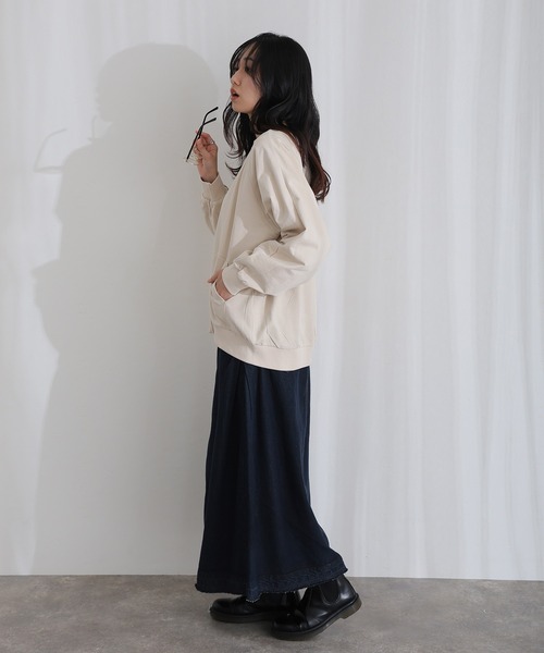 ElegChic(エレグシック)の「ミニ裏毛V空きジップアップブルゾン(ブルゾン・レディース・ライトベージュ/ブラック/ライトグレー/グレー・4L/XL/M)」の22枚目の写真