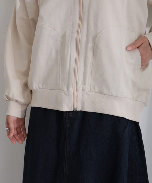 ElegChic(エレグシック)の「ミニ裏毛V空きジップアップブルゾン(ブルゾン・レディース・ライトベージュ/ブラック/ライトグレー/グレー・4L/XL/M)」の5枚目の写真
