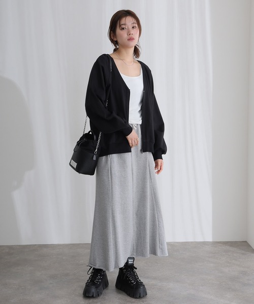 ElegChic(エレグシック)の「ミニ裏毛V空きジップアップブルゾン(ブルゾン・レディース・ライトベージュ/ブラック/ライトグレー/グレー・4L/XL/M)」の8枚目の写真