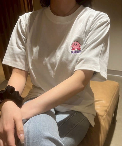 ALWAYS GOOD TIME(オルウェイズグッドタイム)の「【星のカービィ/KIRBY 】QUICK DRY/吸湿速乾 20/-OE天竺 ポケット付き/ワンポイント刺繍/バックプリント/総柄 半袖Tシャツ アソート(Tシャツ/カットソー・レディース・ネイビー/オートミール/スミクロ/ホワイト系1/ホワイト系2/ブラック系1/ブラック系2/グリーン系/ブルー系1/ブルー系2/ピンク系1/ピンク系2・M/L)」の2枚目の写真