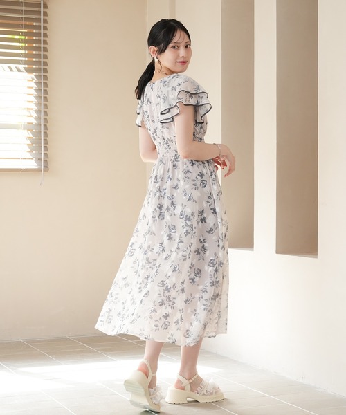 ASTORIA ODIER（アストリアオディール）の「オパール花柄ワンピース（ワンピース・レディース・ホワイト/ブルー・MEDIUM）」の18枚目の写真