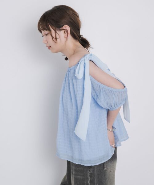 kivi（キヴィ）の「offshoulderribbonBL（シャツ/ブラウス・レディース・ブラック/オフホワイト/ブルー・FREE）」の22枚目の写真