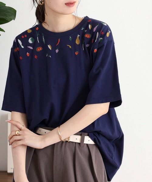 Emago(イマゴ)の「EMAGO 野菜刺繍Tシャツ(Tシャツ/カットソー・レディース・アイボリー/ホワイト×ブルー/ネイビー・FREE)」の13枚目の写真