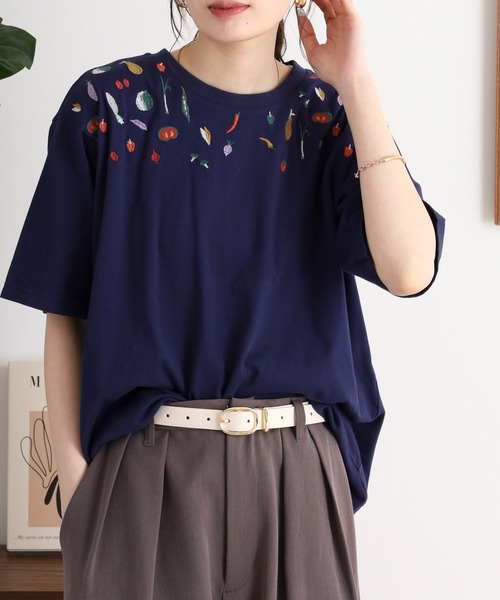 Emago(イマゴ)の「EMAGO 野菜刺繍Tシャツ(Tシャツ/カットソー・レディース・アイボリー/ホワイト×ブルー/ネイビー・FREE)」の11枚目の写真
