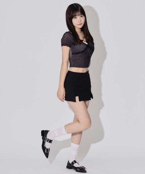 ALLuRing ChaRm(アリュリングチャーム)の「【カップ付き】Frill Neck Floral Print Tops / フリルネックフローラルプリントトップス 小花柄(Tシャツ/カットソー・レディース・ホワイト/ブラック・FREE)」の15枚目の写真